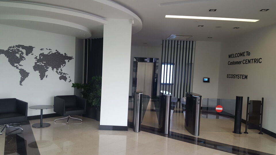 Showroom Tansa : couloirs rapides et portillons installés