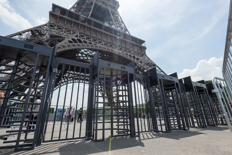 Tour Eiffel · Paris : équipements Tansa
