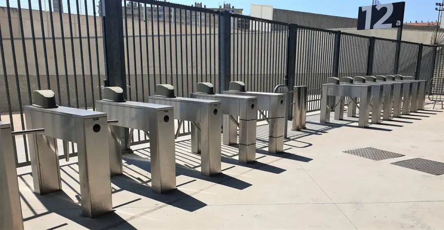 Installation de tourniquets de contrôle d'accès sur site